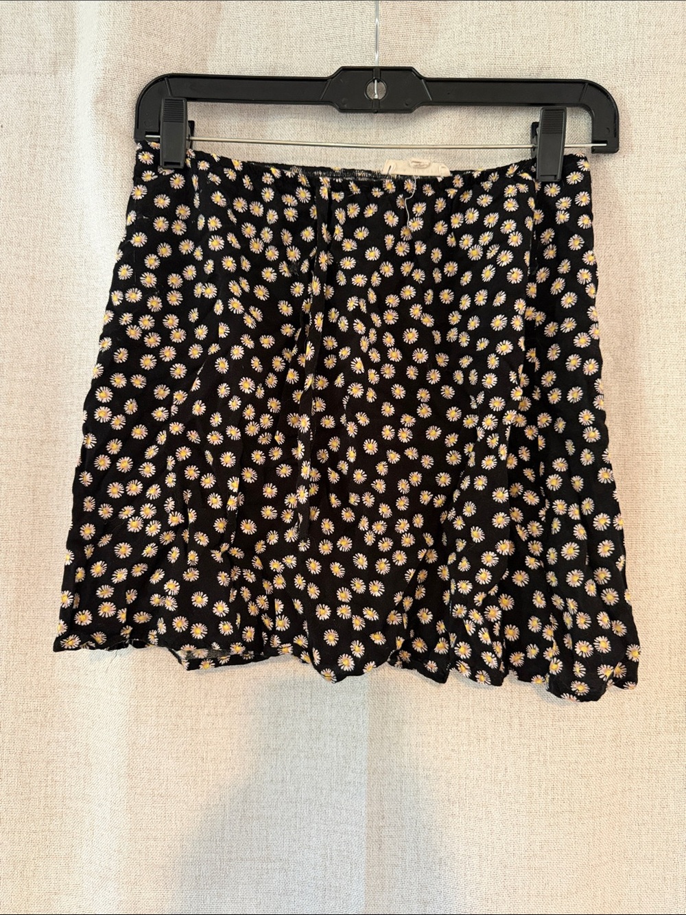 La Hearts Black Mini Skirt with Yellow & White Daisy Print